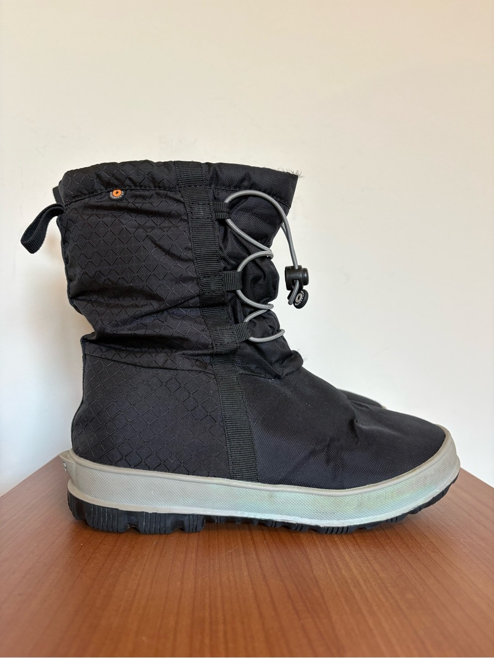 Bogs Kid Snownights Winter Waterproof Snowboots Black Drawstring Youth size 2